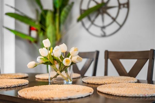 Gather around for good meals and great conversations. 🍽️ #VacationFeels