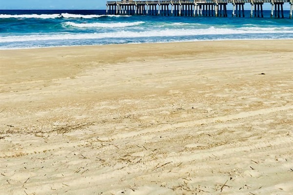 Just steps away from enjoying the beach or fishing from Jennette's Pier!