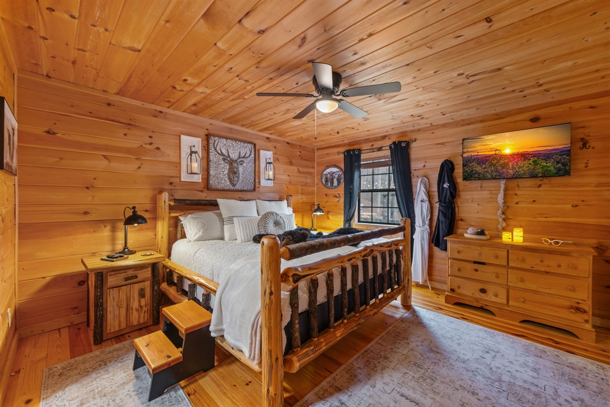 This bedroom features a spacious king-size bed, offering a comfortable and restful retreat. Thoughtfully designed for relaxation, this inviting space provides the perfect setting to unwind after a day of exploring or enjoying the property.