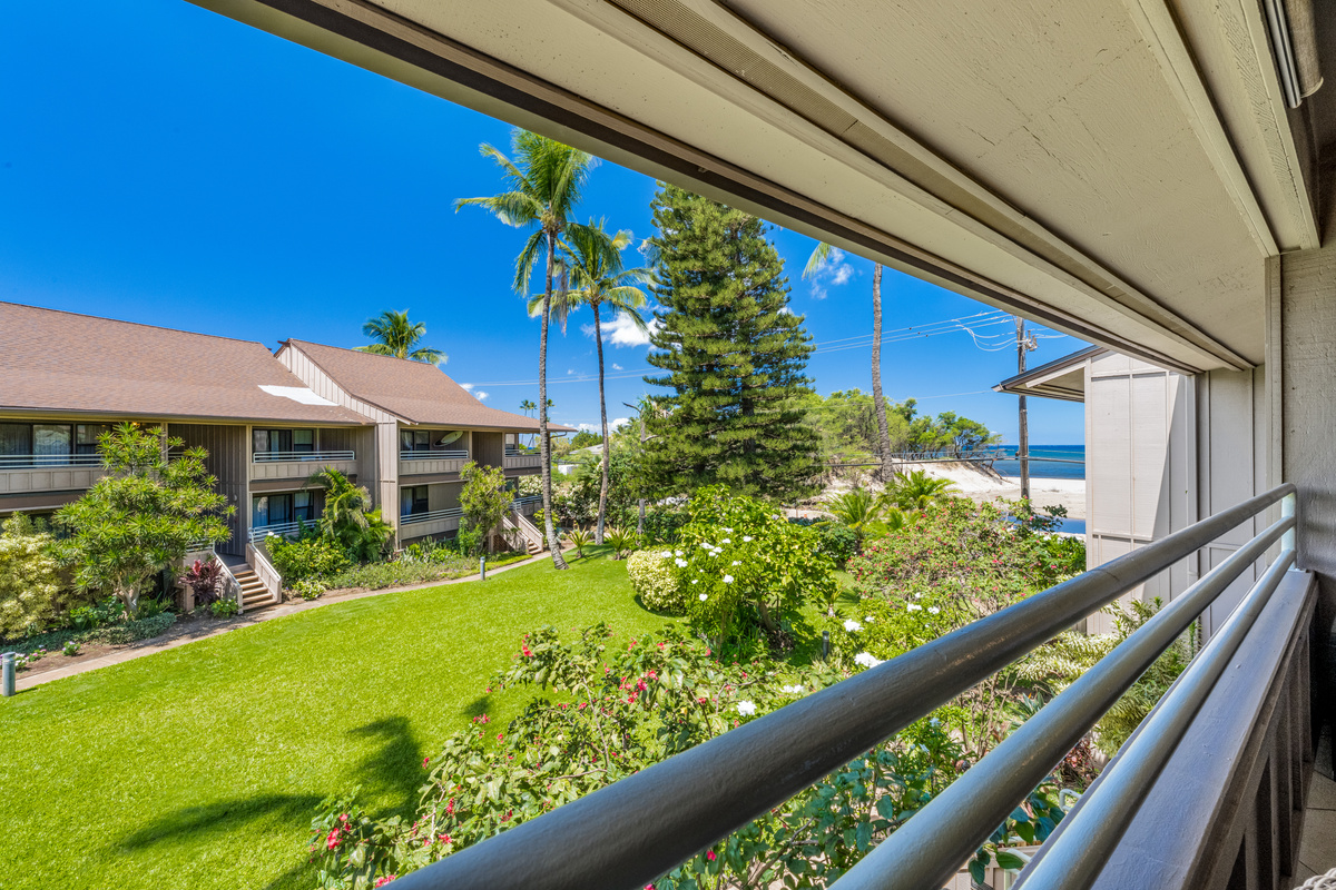 Private lanai with ocean view, right across from the Pacific!