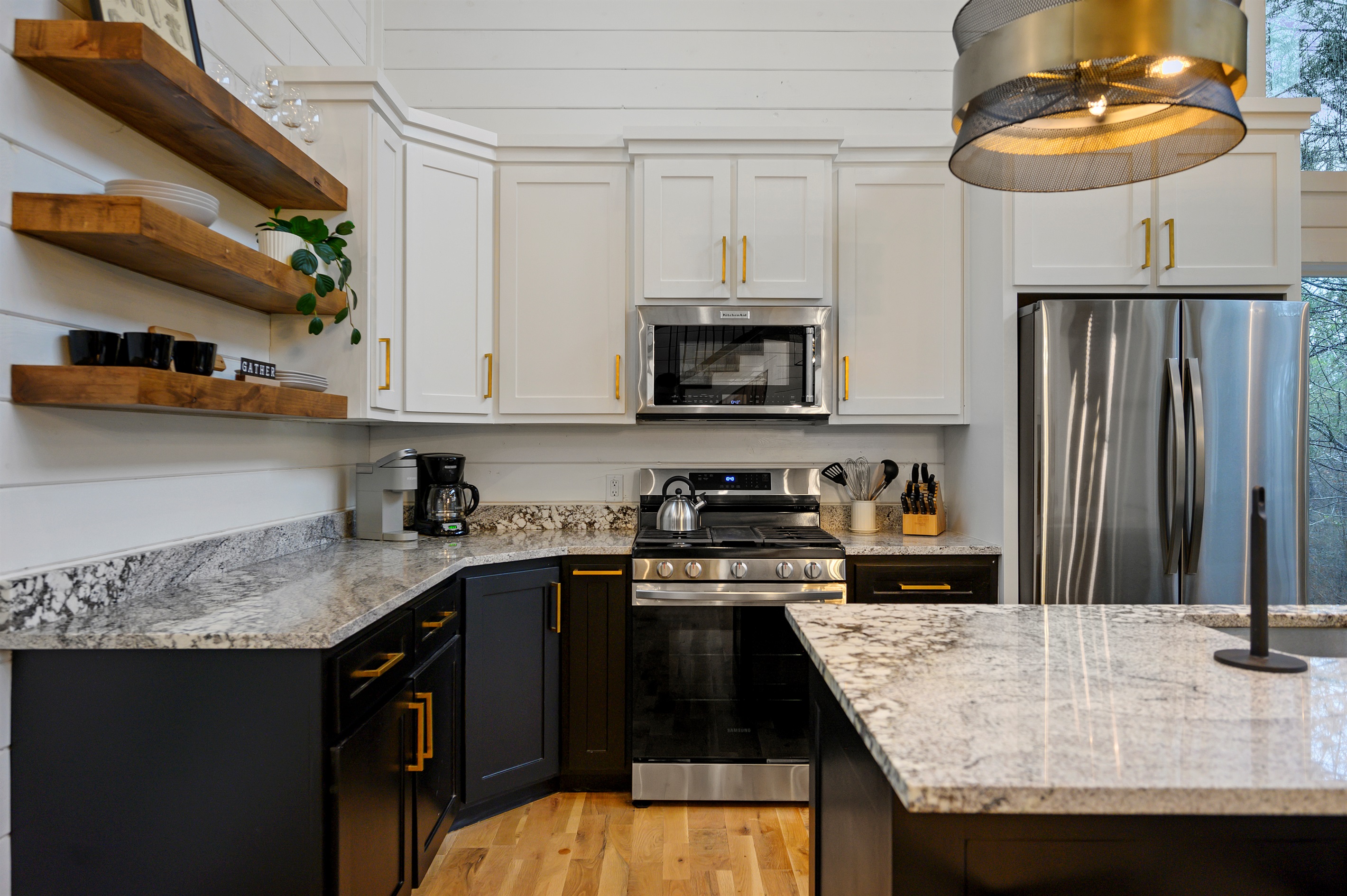 A fully equipped kitchen designed for convenience — featuring a refrigerator, microwave, and all essential appliances to make meal prep easy during your stay. ✨