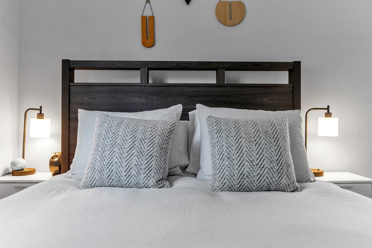 Sleep like a member of the royal family in this queen sized bed. 