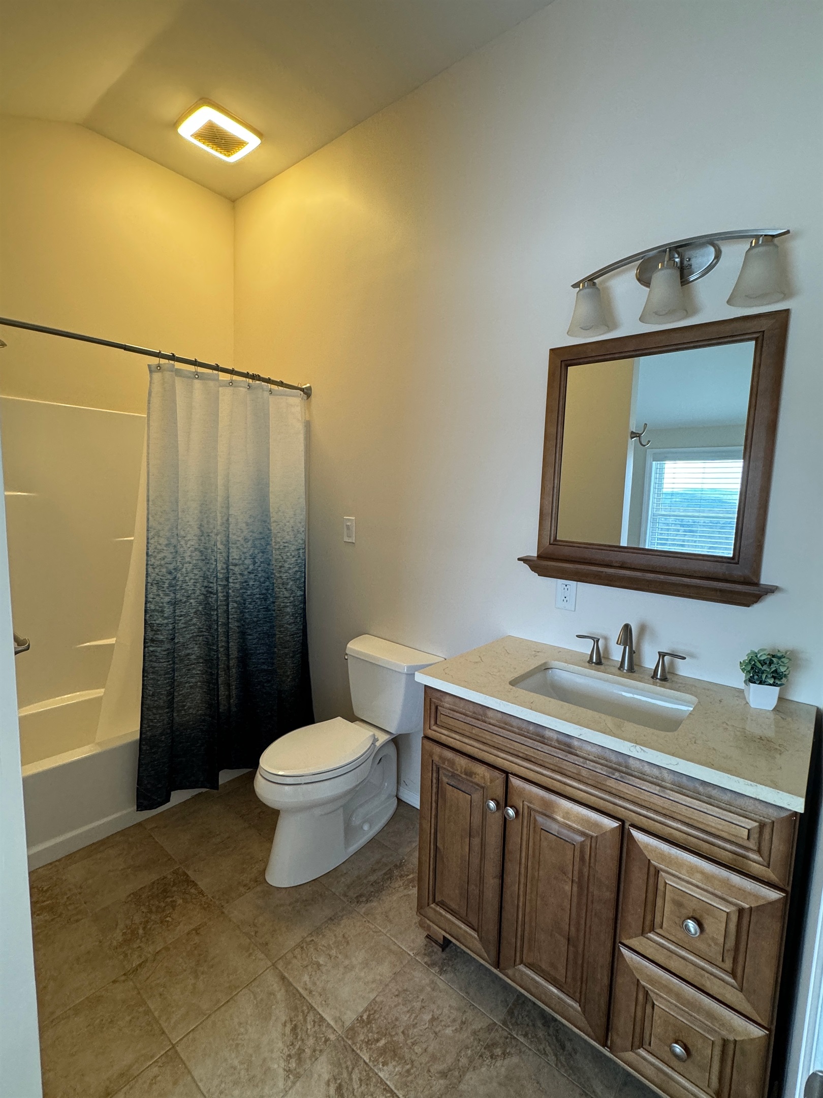 Queen #3 ensuite bathroom with tub/shower