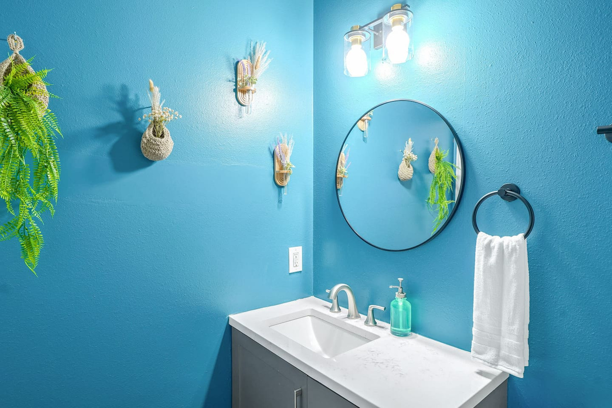 Bright colors make for bright mornings in all four full bathrooms!