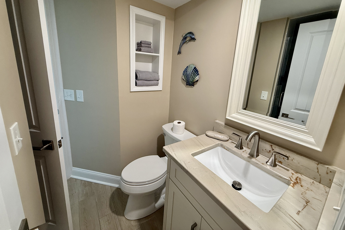 En Suite Queen Bath