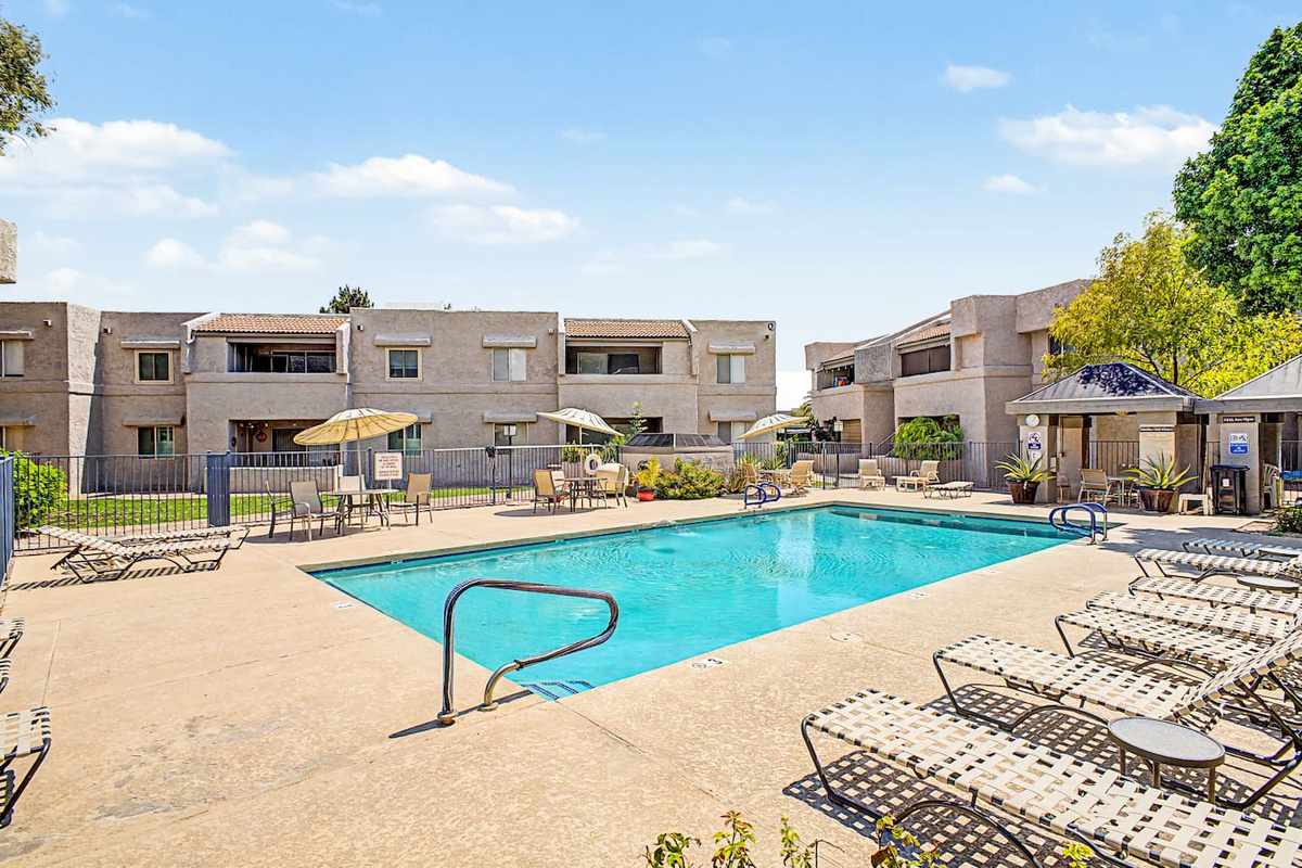 Paradise Pkwy Getaway in Phoenix + Pool — Paradise Pkwy Getaway in Phoenix + Pool, Phoenix, Arizona — photo 23
