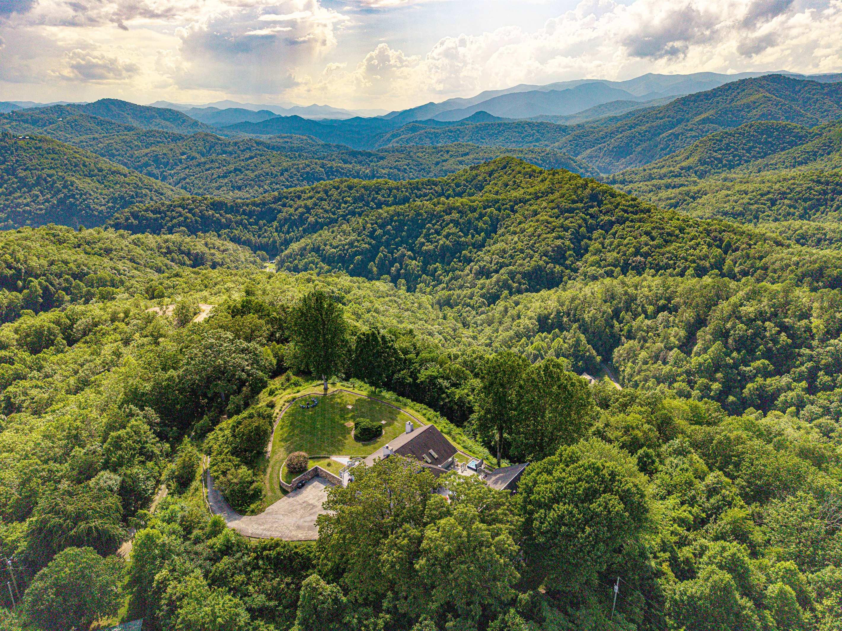 Stunning Views: Embrace nature with breathtaking mountain vistas and lush greenery all around!