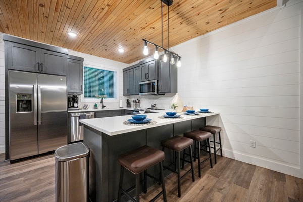 Cook, dine and enjoy time together, whether it’s a quick breakfast or a homemade dinner.