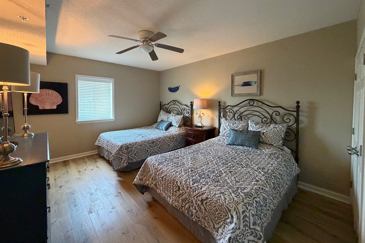 2 Queens in 4th Bedroom