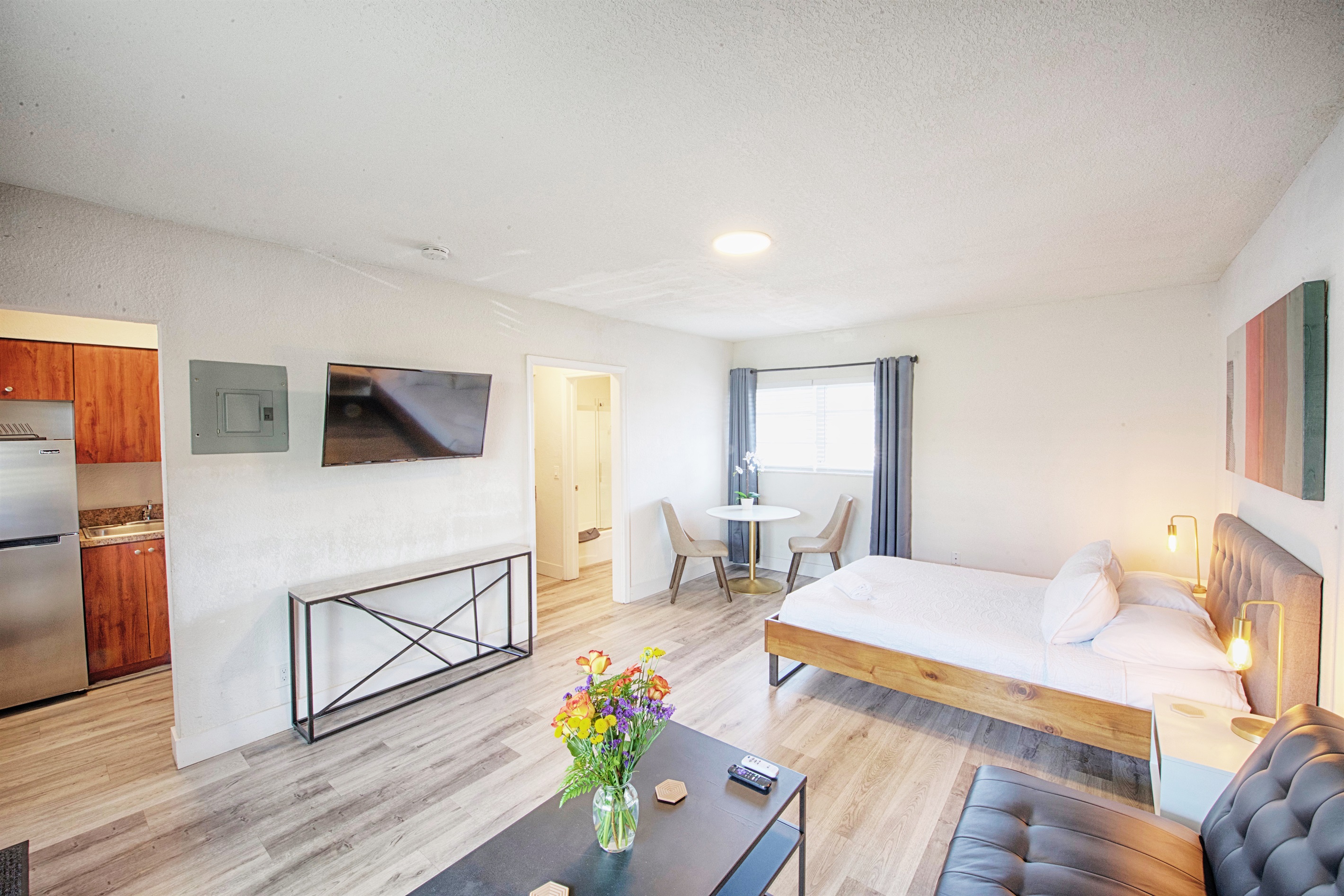 Featuring 40" smart TV, dining table, large windows and blackout curtains.