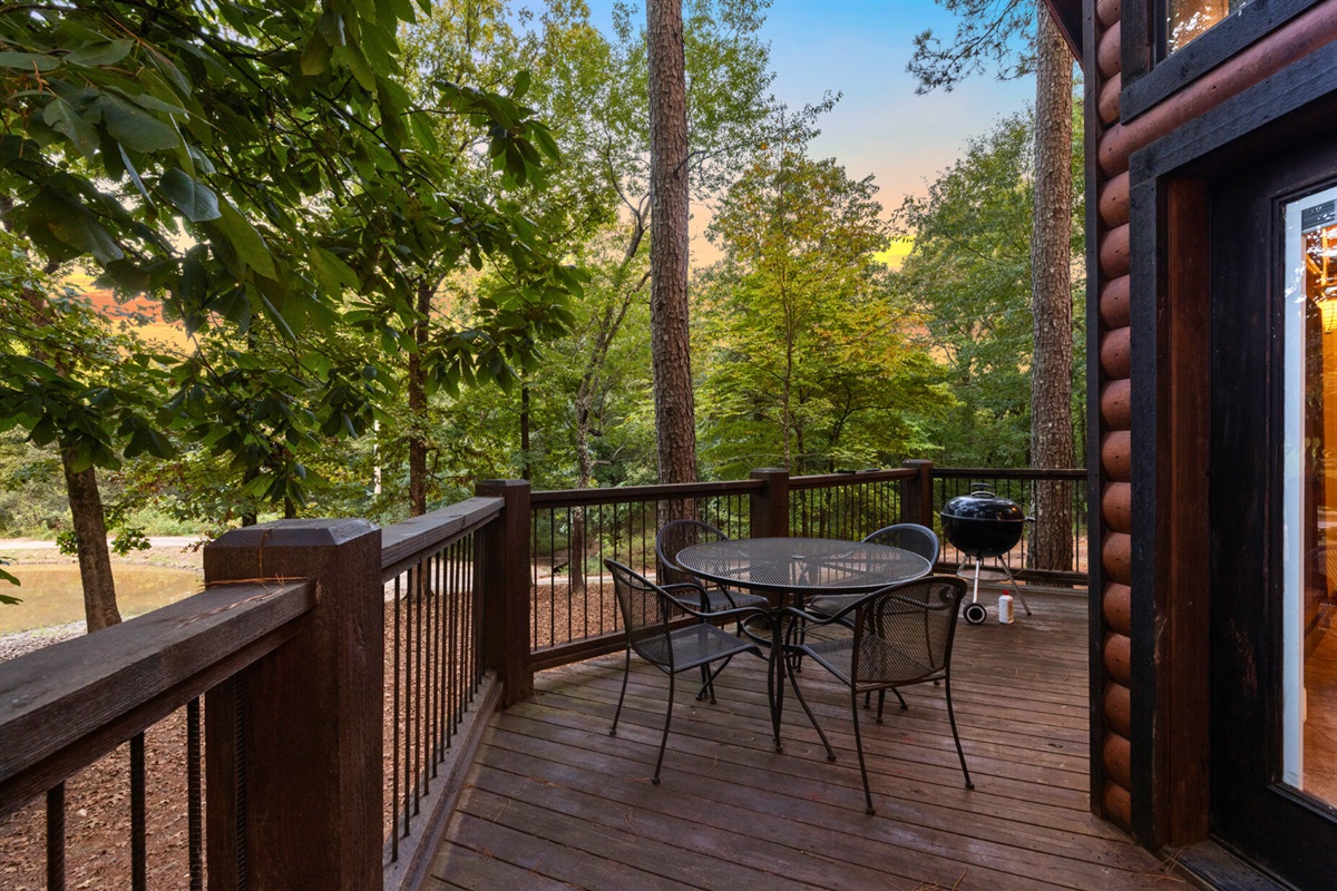 Morning coffee or evening BBQ—your deck is ready for both.