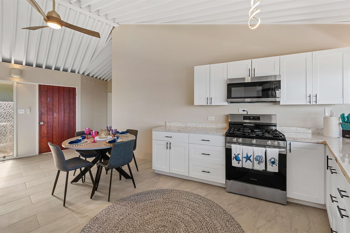 Seating for 4 at the dining table