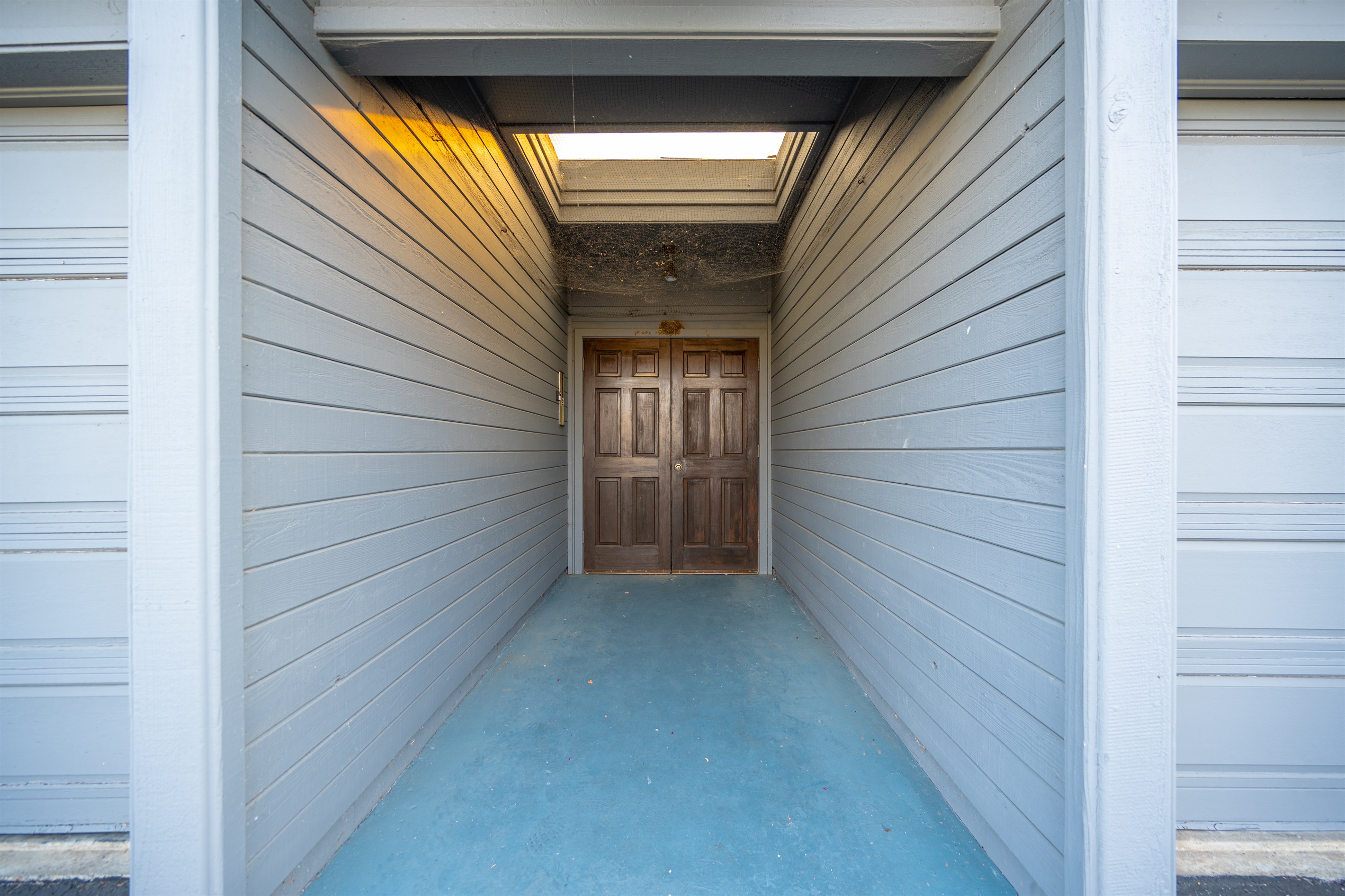 Entry into Blue Haven, shared with a total of 4 units