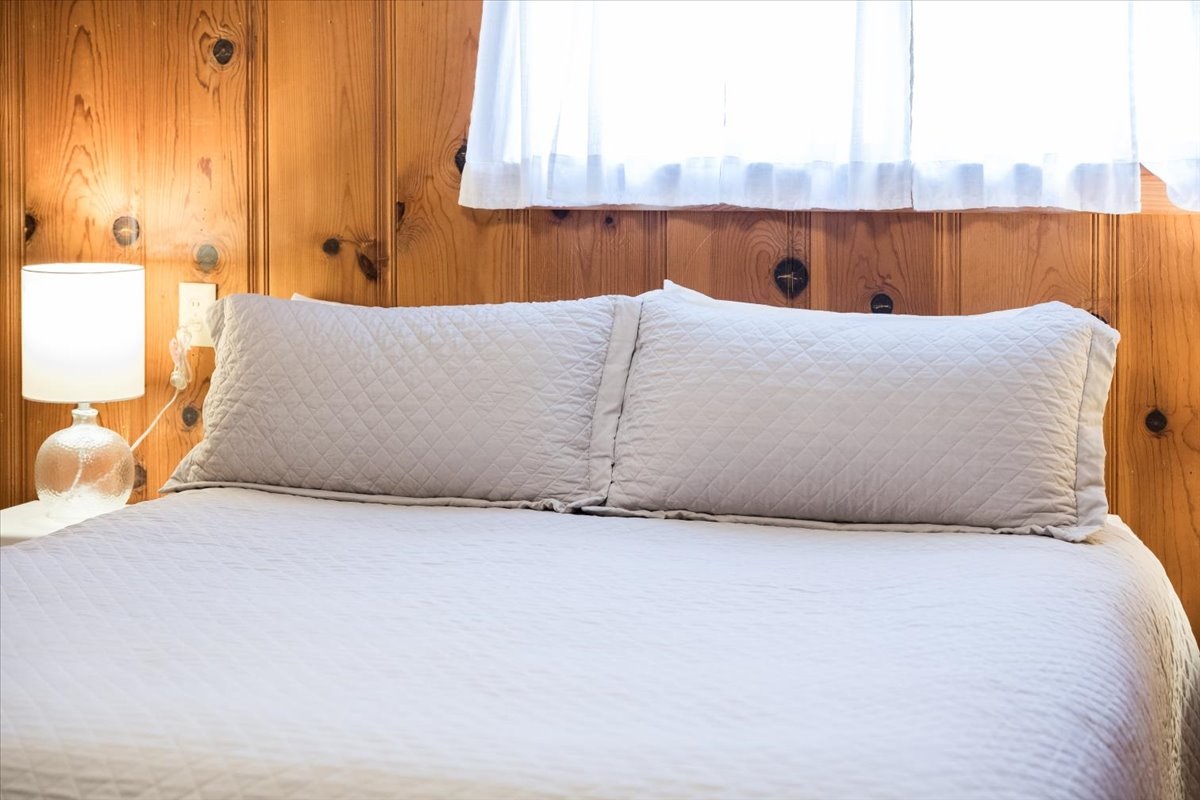 Bedroom 1 - King Bed