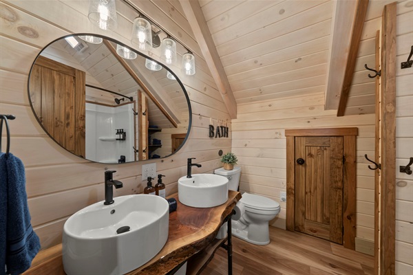 Upper Level Bathroom with Dual Vanity and Tub/Shower Combo