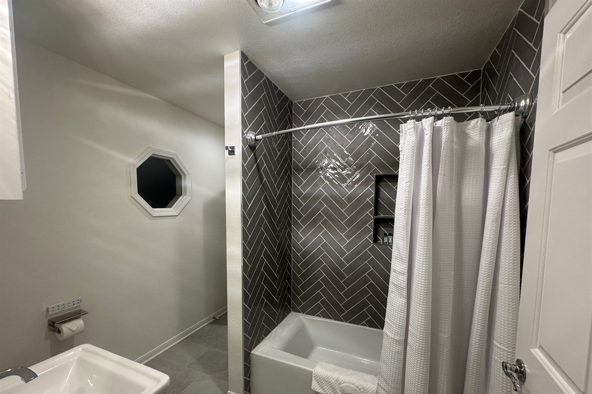 King Jack & Jill Bathroom #3