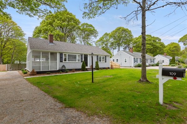 Relax in the heart of nature with a vibrant, green space that feels endless and refreshing!