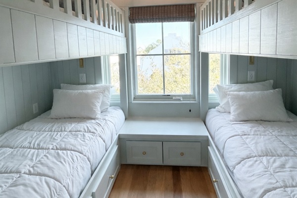 Bedroom 4 Bunk Beds