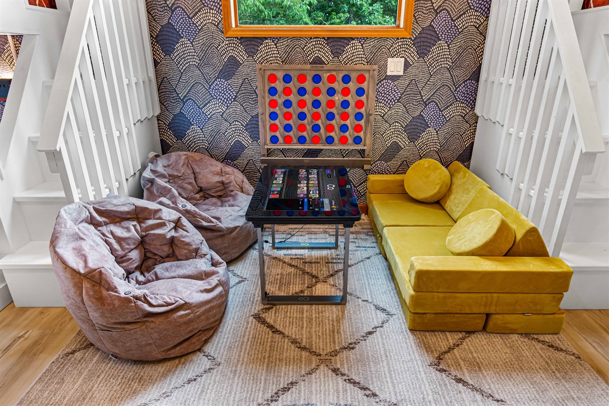 Young Forest: A kid’s corner just for fun—beanbags, a mini sofa, and classic games like Connect 4 make this the ultimate hangout spot.🎲✨