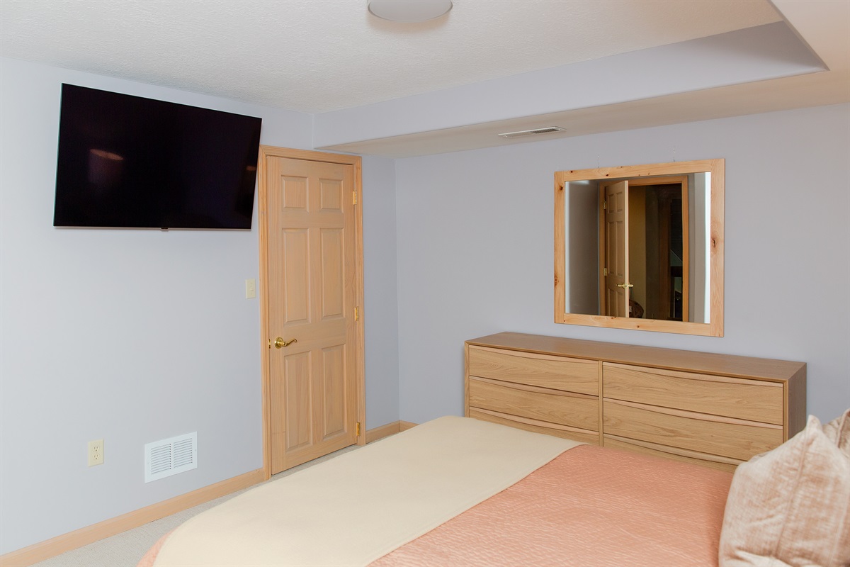 Bedroom 3 with 48" HDTV