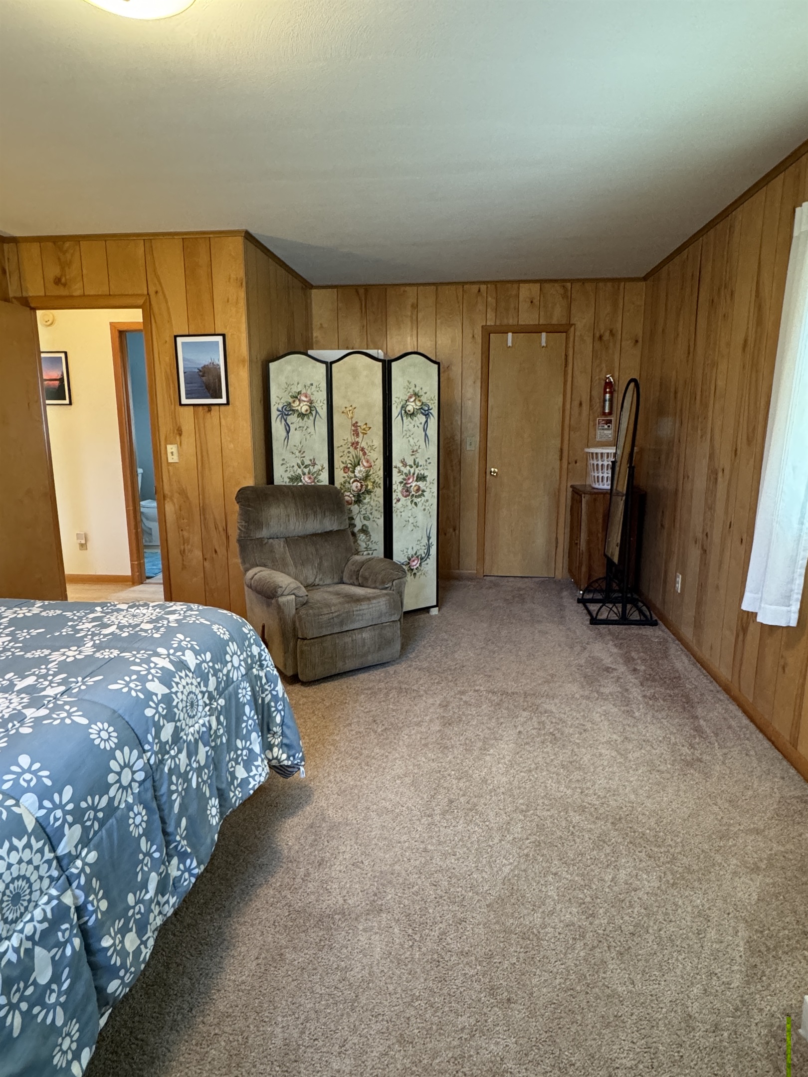 1st floor King w/ bathroom across hall