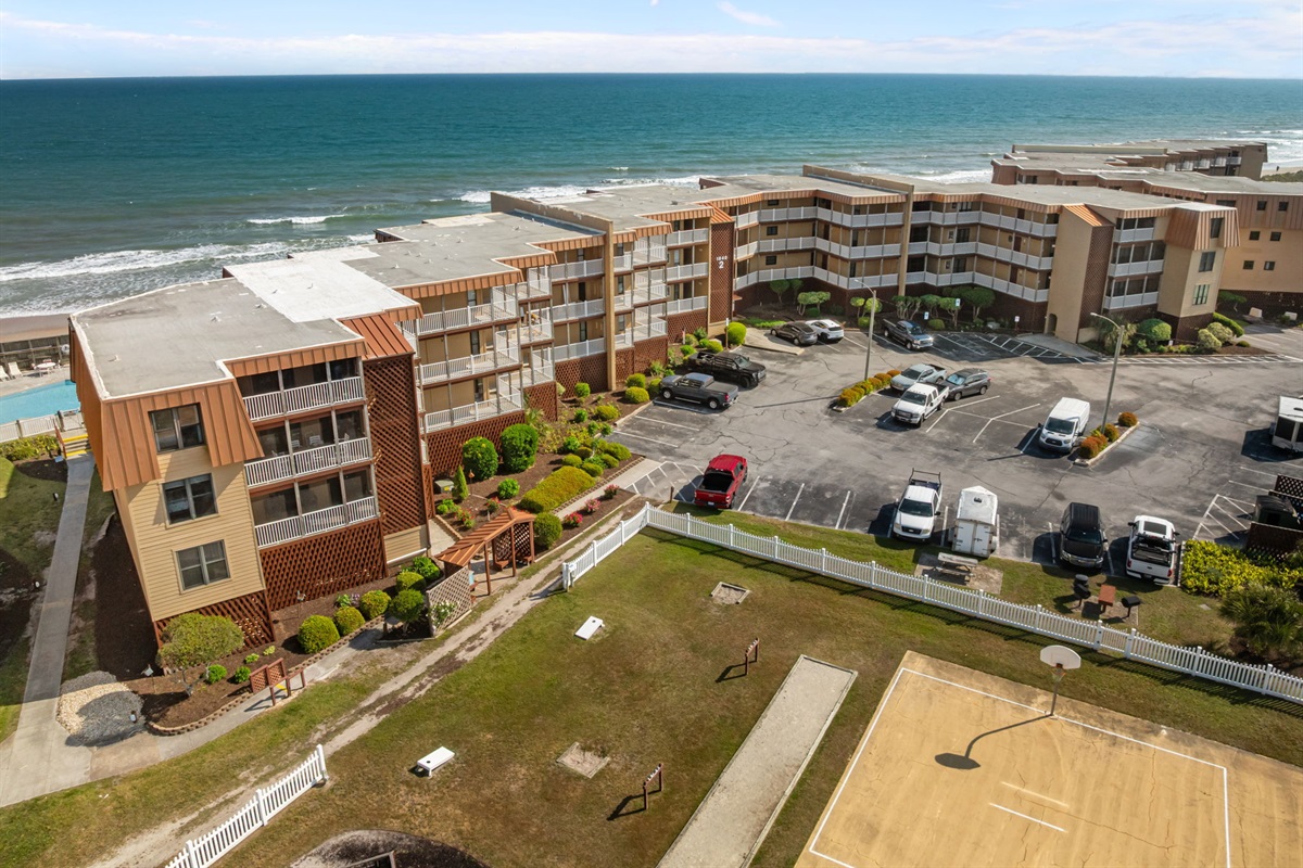 Community amenities include a basketball court and outdoor recreation space