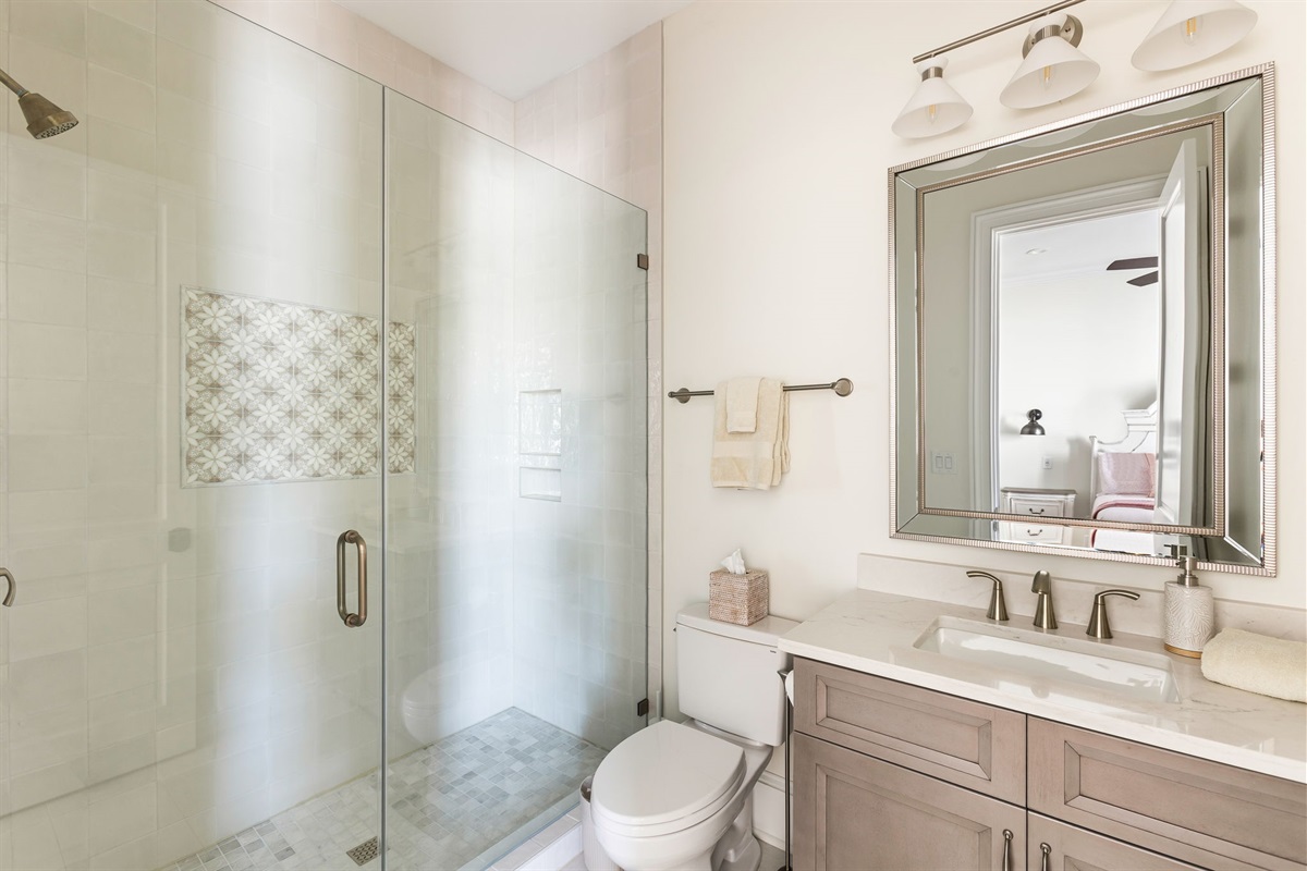 En suite bathroom 2