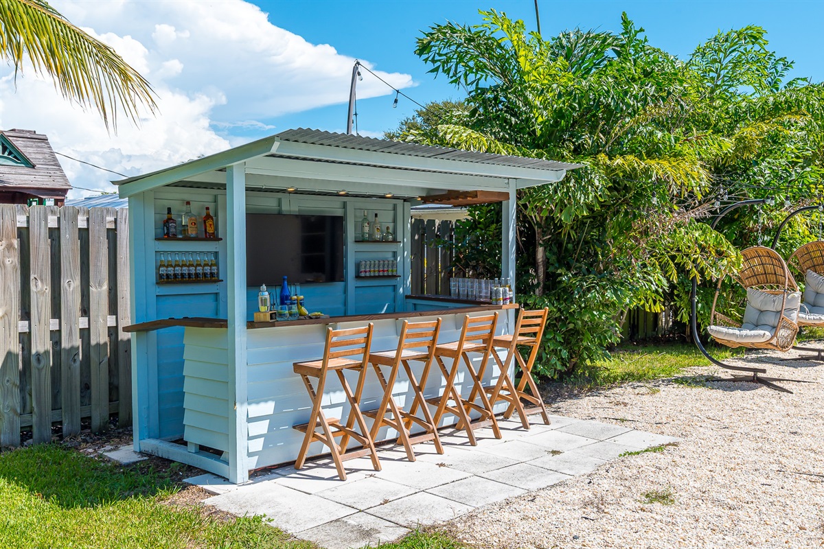 Sip cocktails and enjoy the laid-back vibes at your private outdoor tiki bar, complete with bar seating and a mounted TV. It’s the perfect spot to mix drinks, watch the game, or gather with friends under the Florida sunshine.