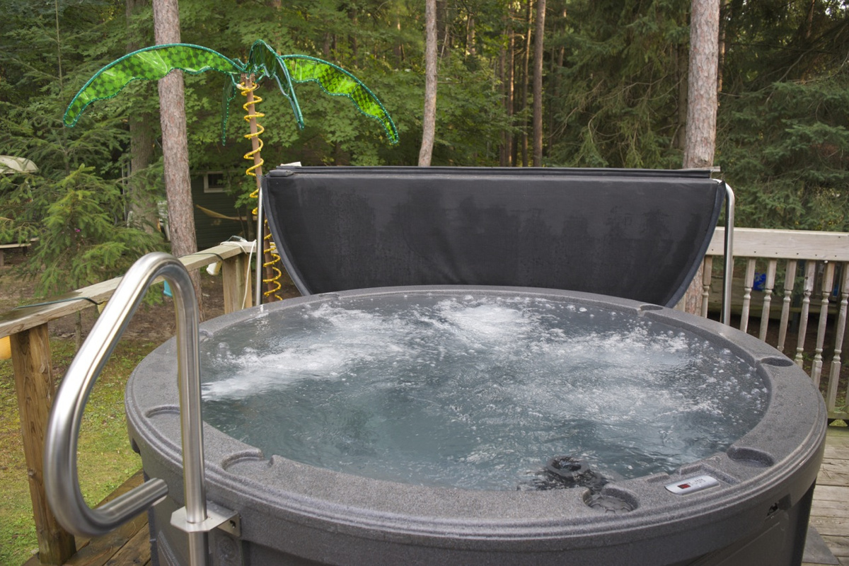 Hot tub under the stars
