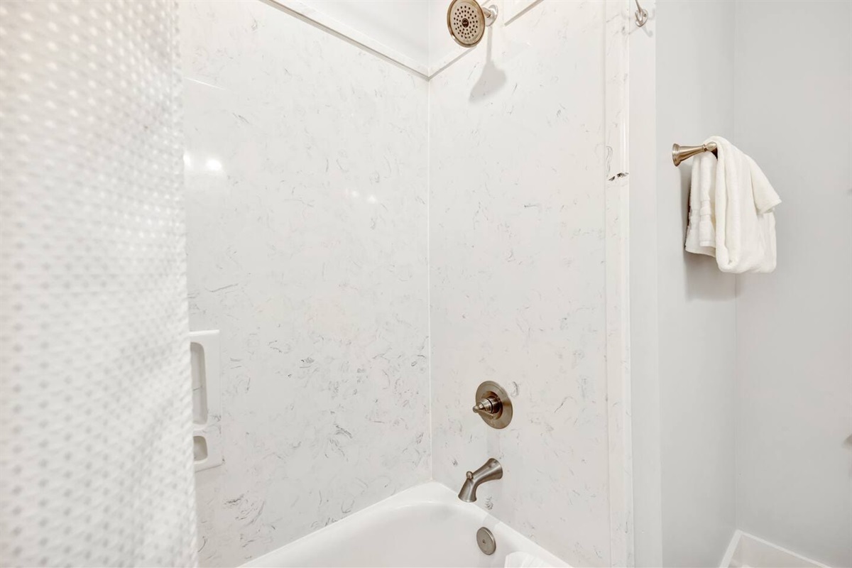 Tub/shower combo in Right Master Bathroom