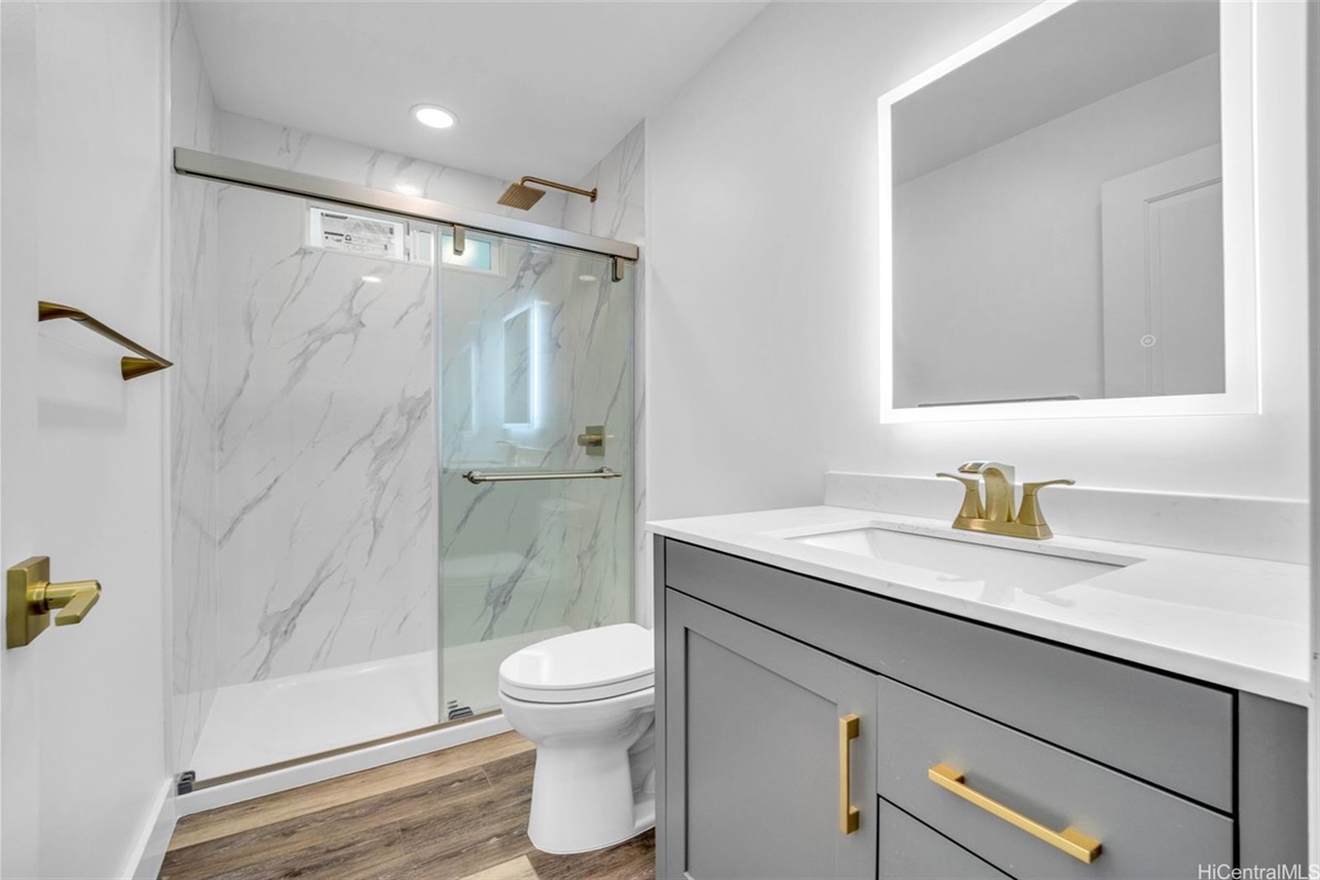 full bathroom, Interior decor and finishes may vary between villasfull bathroom, Interior decor and finishes may vary after remodel