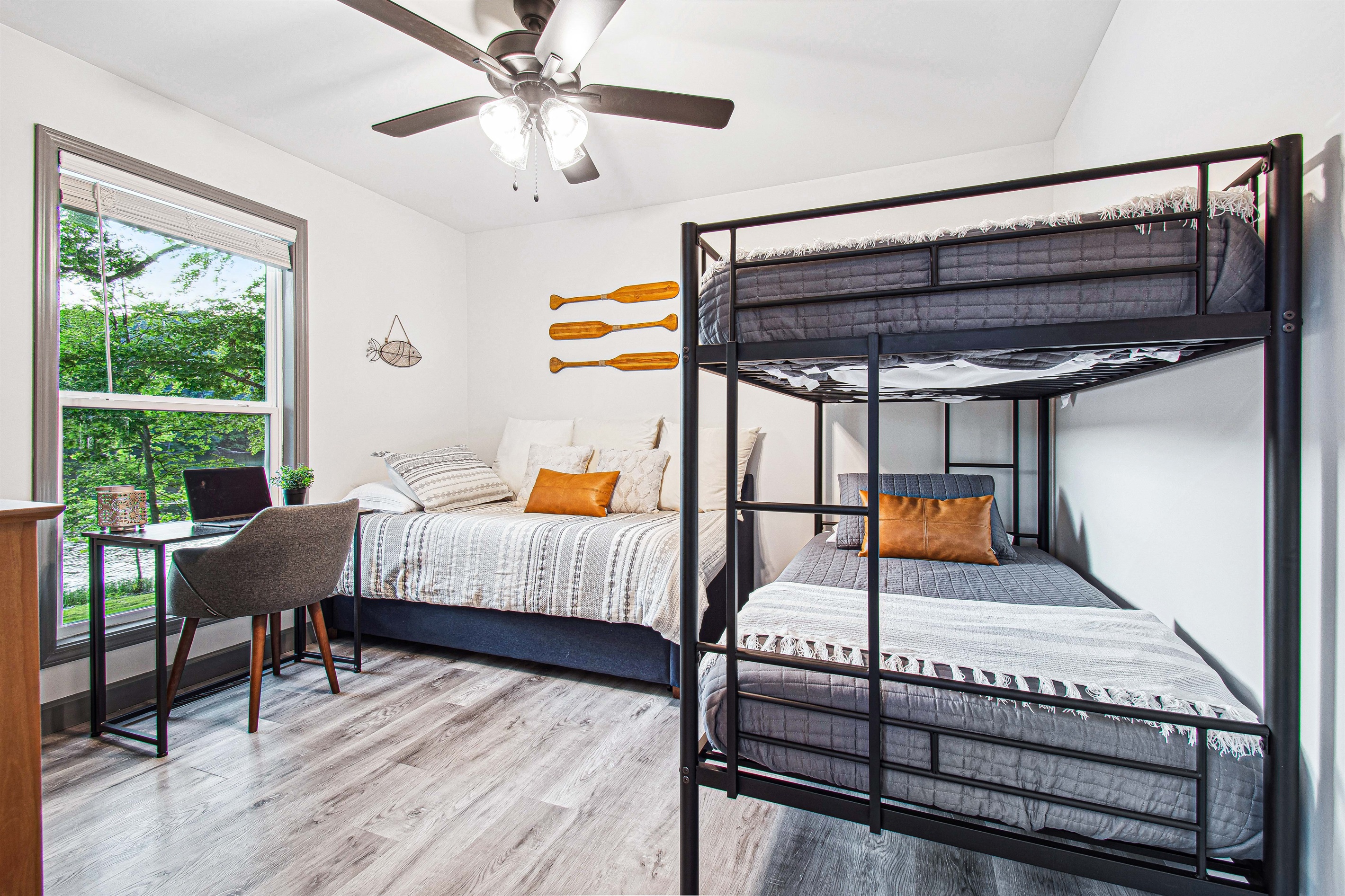 The first level bunk room is ideal for the youngest members of your group. Need a workspace with a view? It's our pleasure to arrange it for you!