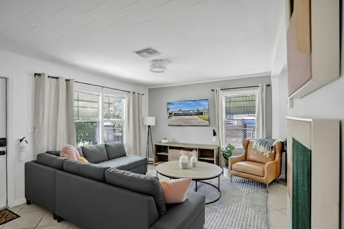 Perfect relaxation spot. Our living room comes with comfortable couches and lots of natural light