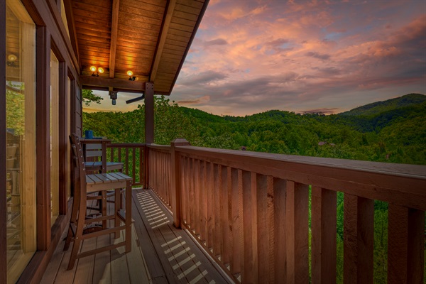 Three decks, endless mountain views—perfect for morning coffee or evening relaxation.
