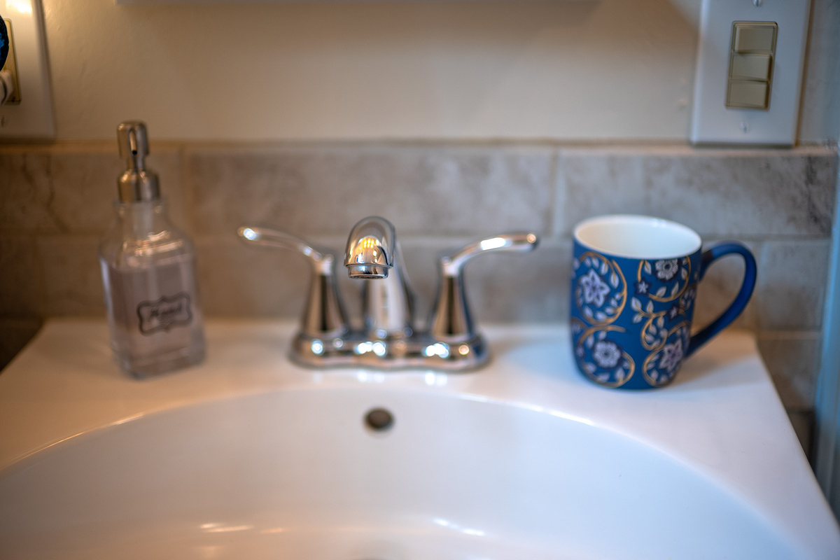 Aquamarine Portal Ensuite Bathroom. Full Bath Room. 