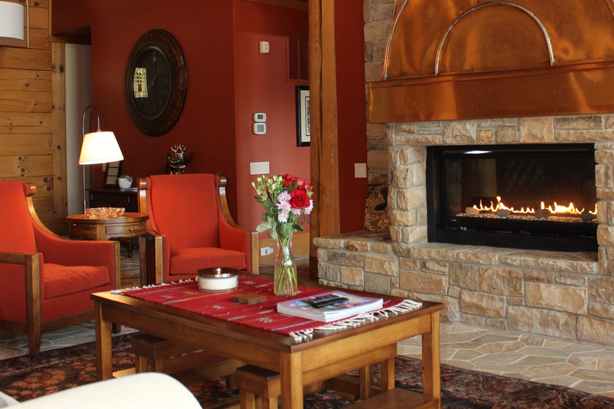 Cozy up in the livingroom next to the propane fireplace