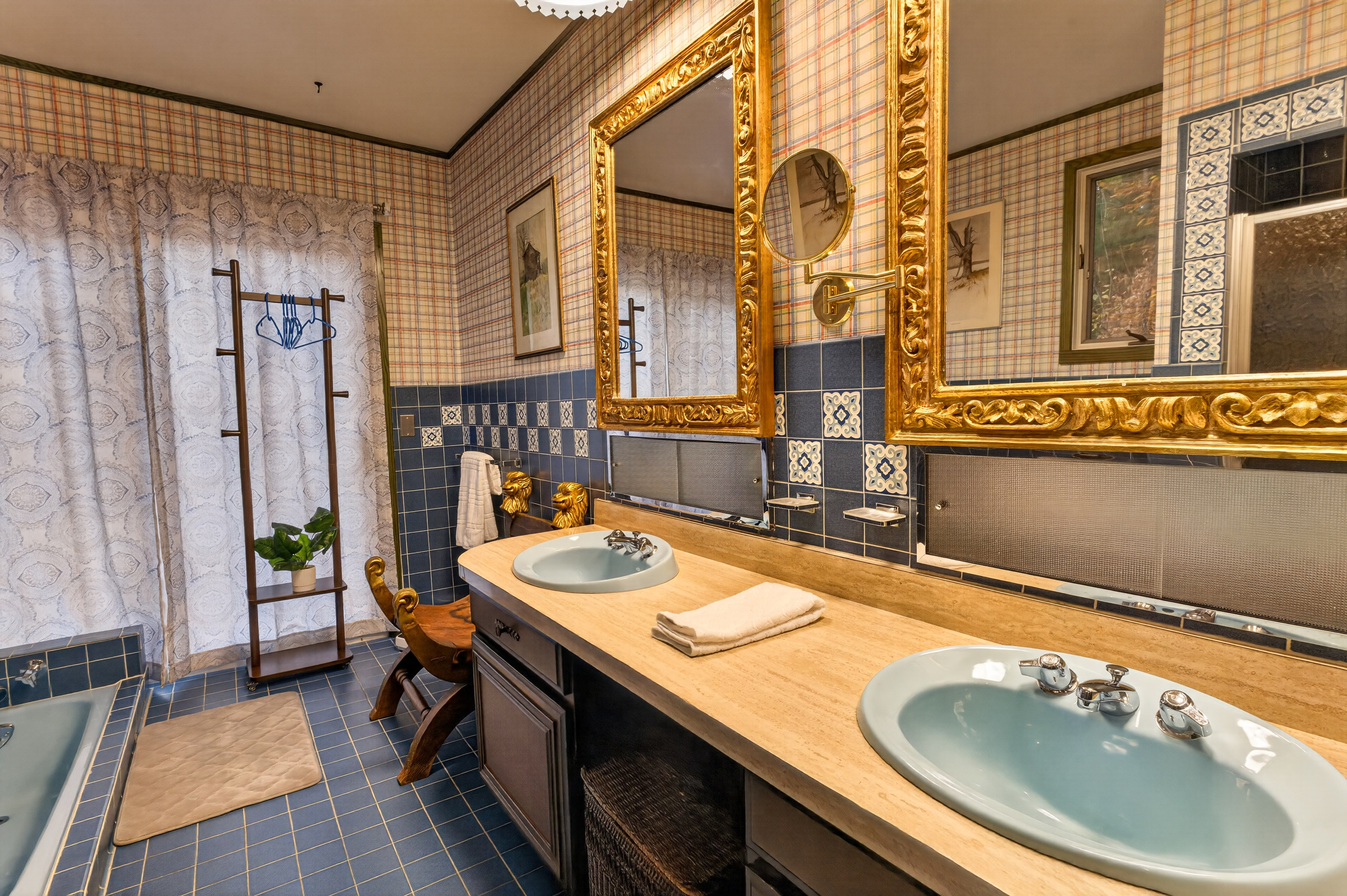 Main house- primary bedroom ensuite bathroom