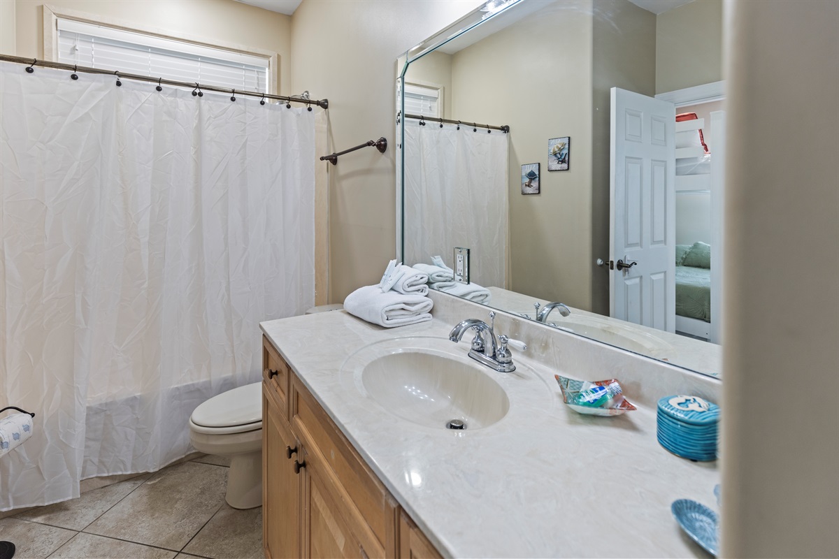 2nd Bathroom (2nd Floor)