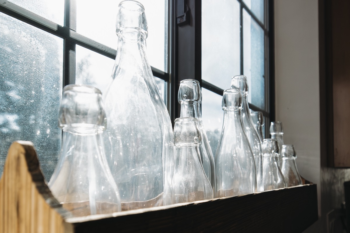 Thoughtful design details throughout—sunlit kitchen accents and curated touches that make Attiwood Ridge feel warm, intentional, and elevated.