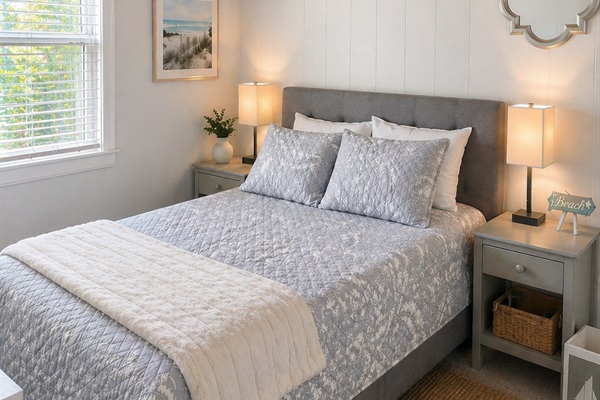 En-suite Queen Bedroom with access to the backyard. It has a closet and a chest of drawers (Lower floor)