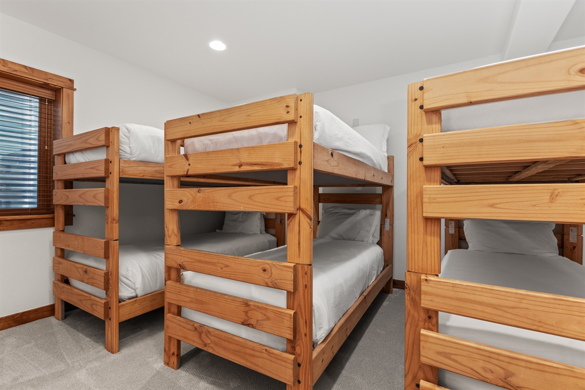 Lower Level - Ensuite Bunk Room 5 (3 Twin over Twin Bunks)