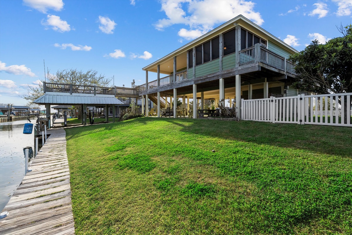7dd310fdf024431297be27829987d456 Large | Beachhouse | Texas | TX | Vacation Homes | Galveston | Crystal Beach | Kokomo | Breezy Days | Beachfront Elegance | Sunrise Serenity | Southern Sands Property Management, LLC