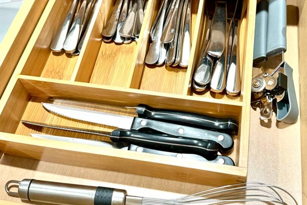 Silverware set for 8