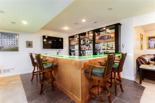 The Irish Grand | 4BR Home | 0.5 Mi to Campus | Sleeps 20, photo 7