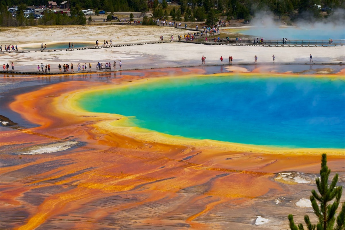 Yellowstone National Park only 30 min drive.