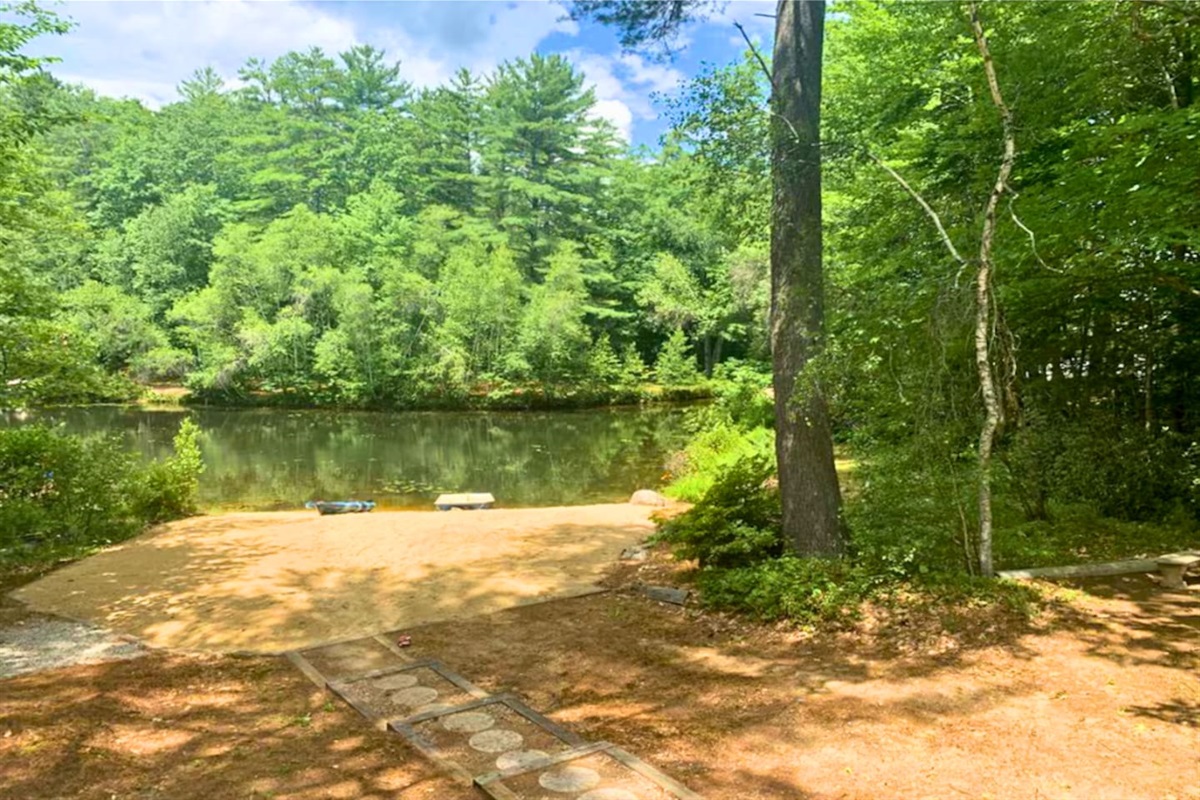 Private lake access with full use of paddle board, kayaks and canoes!