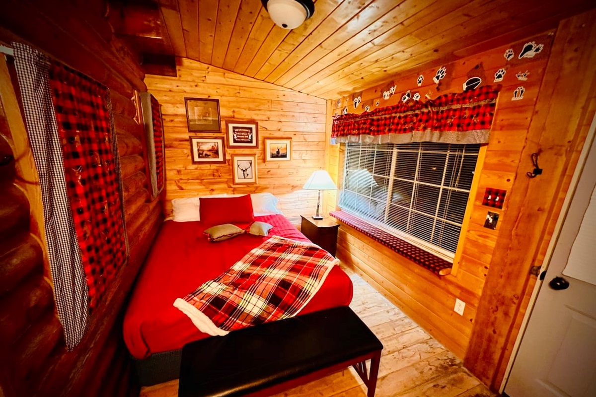 There are 10 bedrooms in Mama Bear Cabin. 
 Deerly Beloved, on the main floor, is designed for 2 and has its own outside entrance with a walkway to the hottub.  Queen bed