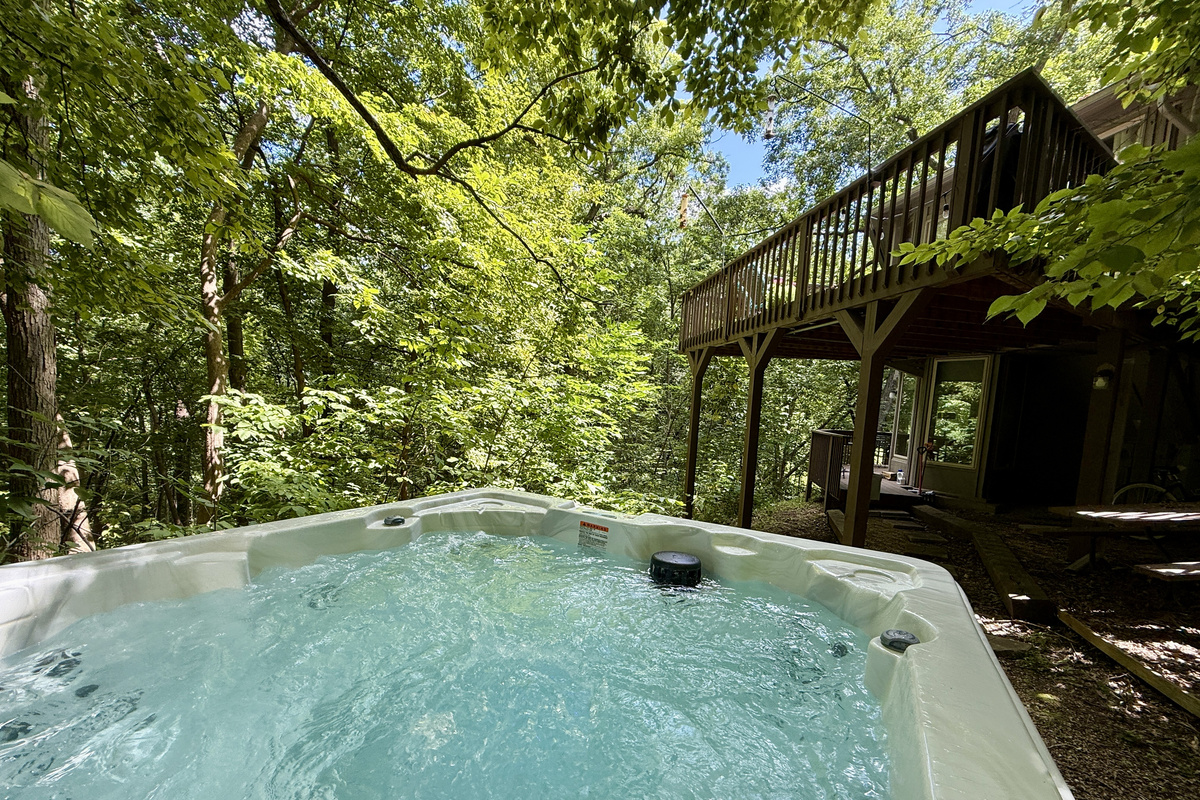 Relaxing hot tub in the woods