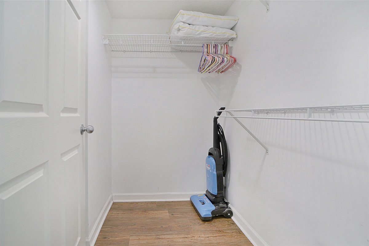 Main Bedroom Closet