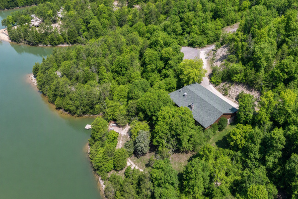 Private 12‑acre lakefront lodge — perfect for family vacations, retreats, weddings, and group getaways.